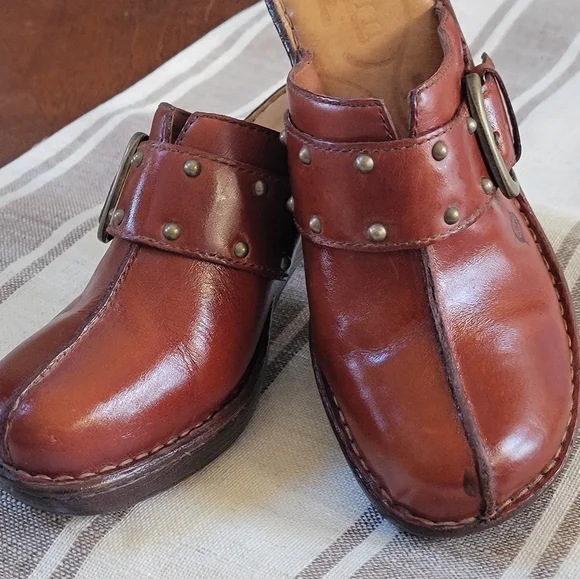 BORN LEATHER CLOGS - Picture 9 of 9